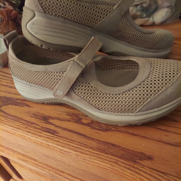 Skechers shoes - Picture 2 of 4